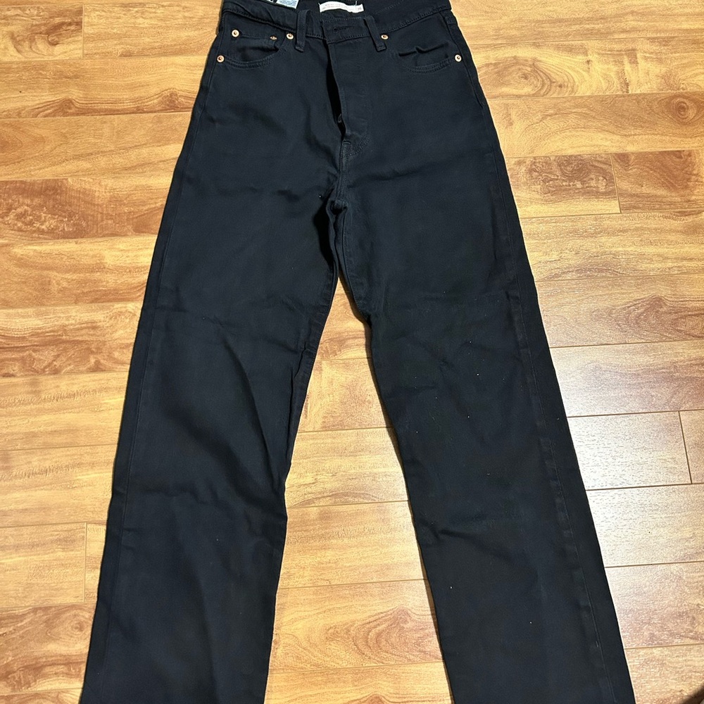 Black Rib Cage Straight-Leg Levi’s Jeans